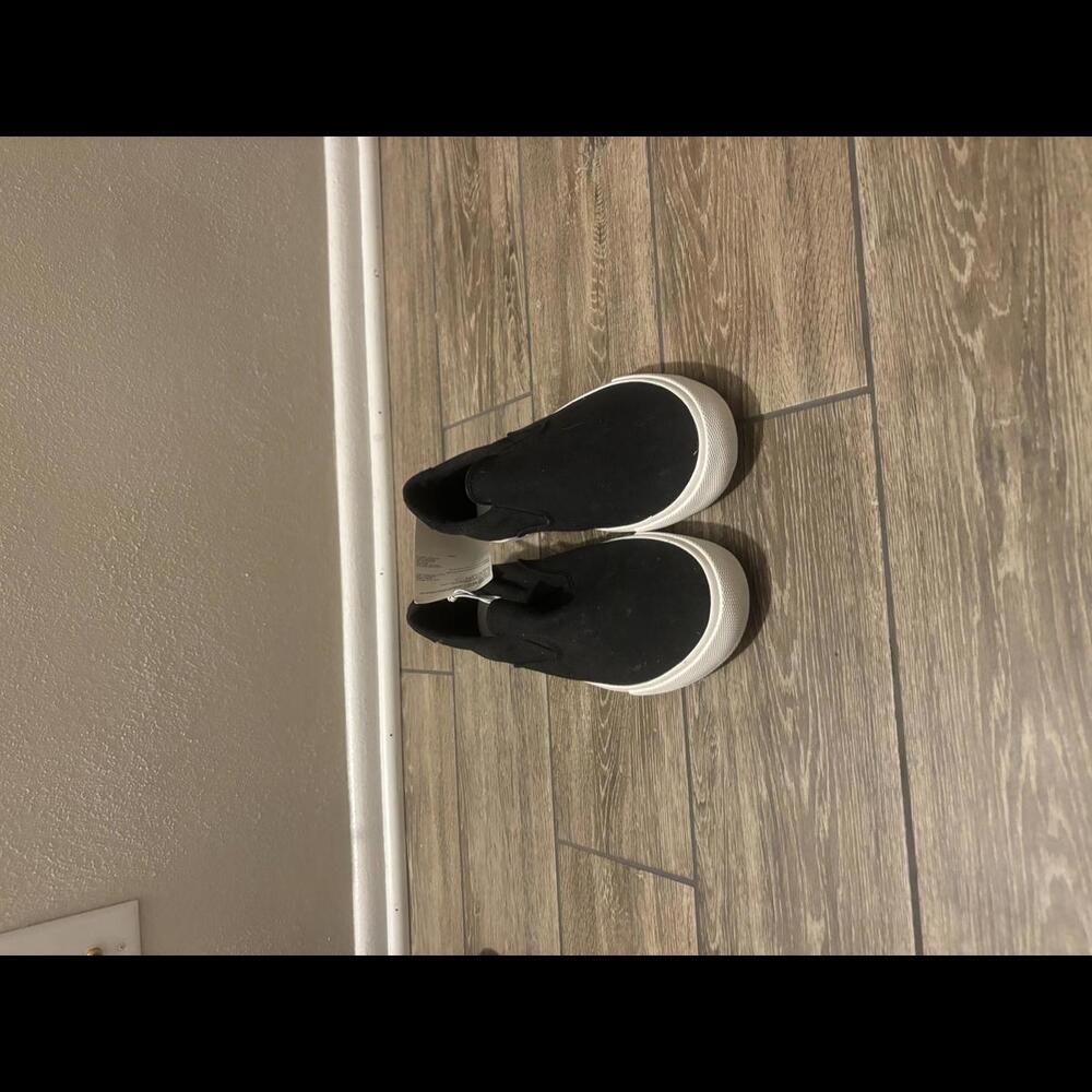 Amazon Essentials Slip-On Sneakers - Stylish and Comfortable Black